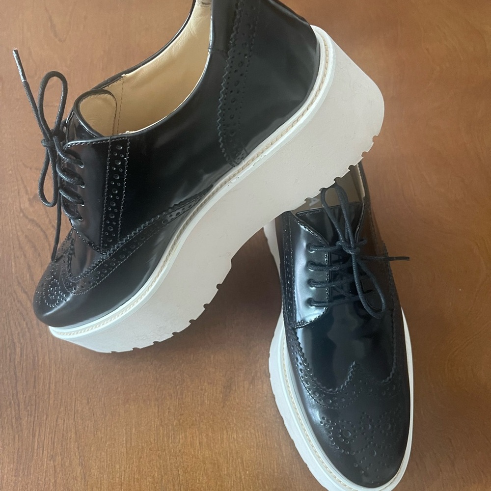 HOGAN lace up black patent loafers